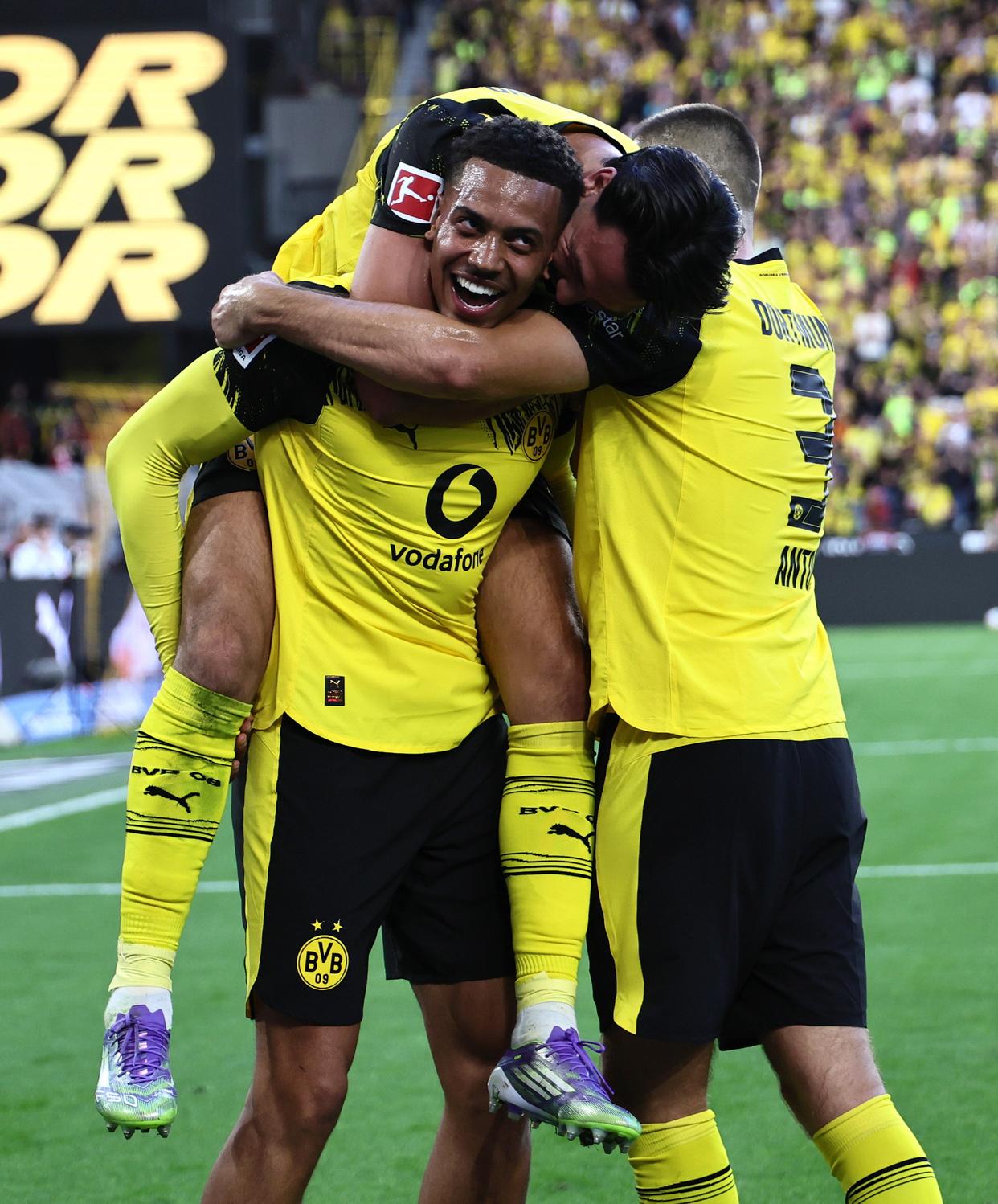 AYX爱游戏中国重磅！多特蒙德迎来里程碑备战法国杯今晨曼城调整名单以备全明星赛，上海申花围绕欧篮联止住颓势的简单介绍